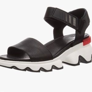 New w/o box SOREL kinetic sandals